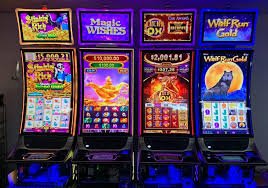 Phone display showing dealer upcard and player hand decision buttons